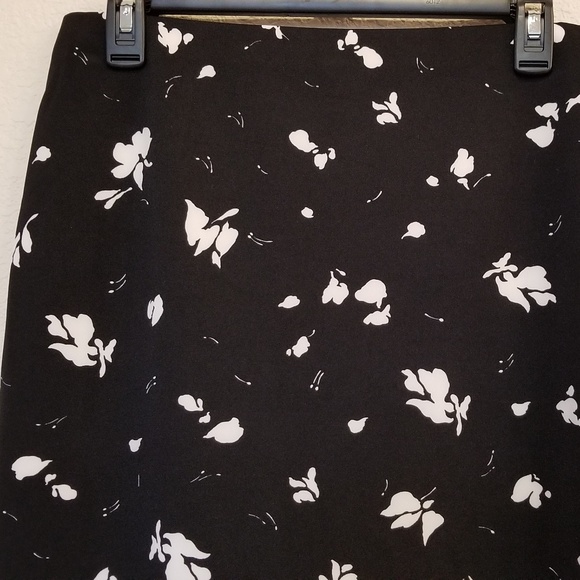 Vince camuto printed black/white midi skirt size M - Picture 3 of 5